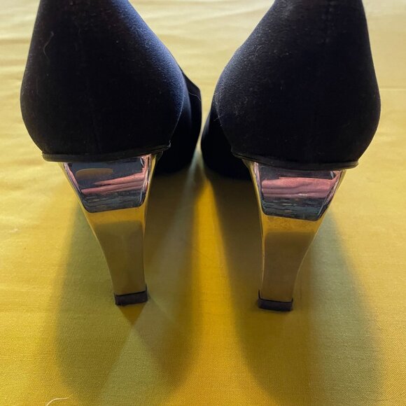 80s Vintage Stuart Weitzman Black Pointed Toe Cloth Pumps with Solid Metal Heel - Picture 6 of 9